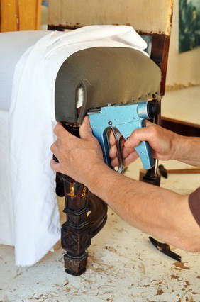 Best Staple Gun For Upholstery - Staple Slinger