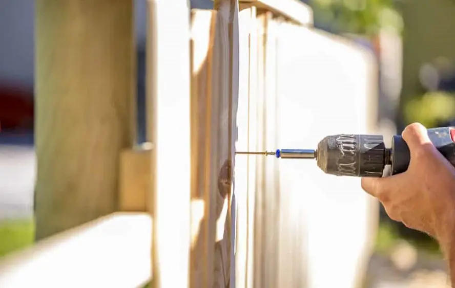 What Size Nail Gun For Fence Pickets: 4 Best Tips & Helpful Guide